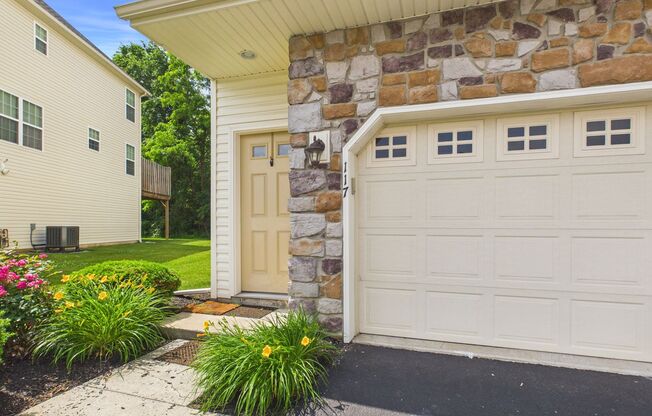 Spacious Townhouse on Mapleton Blvd.