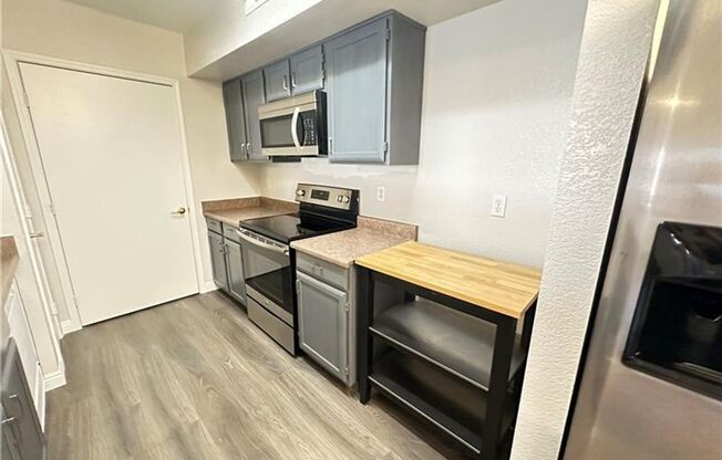 1 bed, 1 bath, $1,250, Unit #2007