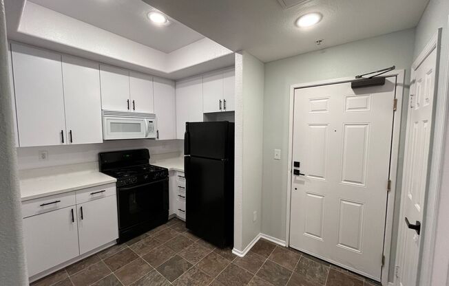 Studio, 1 bath, 700 sqft, $2,448, Unit 105