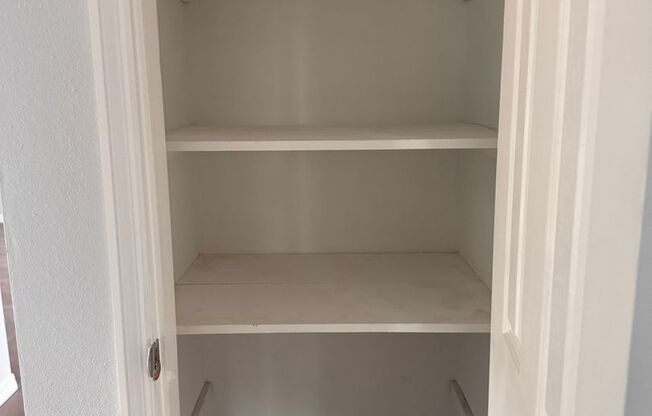 Renovated 2/2 available now !