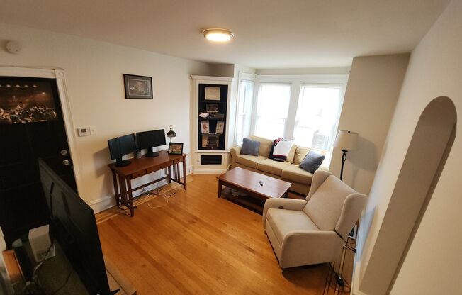 Great Location Conshy Apartment w/Central Air - W/D - HW Floors