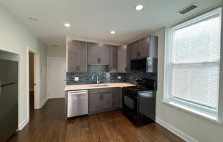 1421 N ROCKWELL