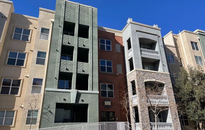 Available NOW!-2 Bedroom Unit in Manhattan Guard Gated Community!