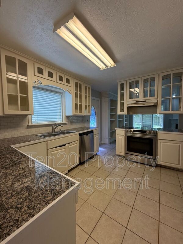 3812 WINGATE DR