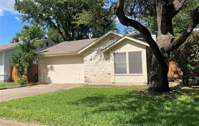 Charming, Fully Remodeled 3/2 Gem Steps from Rattan Creek & Apple Campus!