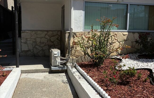 4 beds, 1 bath, 1,189 sqft, $2,290.75, Unit Offices