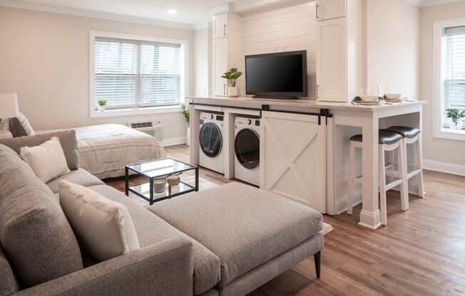 The Parkview at Polifly: In-Unit Washer & Dryer, Heat and Water Included, and Cat & Dog Friendly