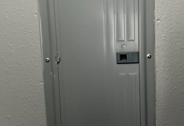 3 beds, 1 bath, 945 sqft, $1,600, Unit 1326 L1