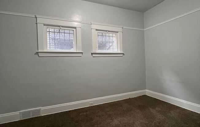 2 beds, 1 bath, $1,295