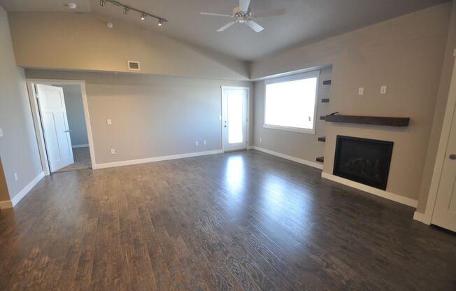 2 beds, 2 baths, $1,725, Unit 203