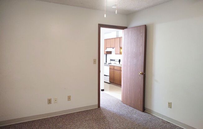 1 bed, 1 bath, $850, Unit 02