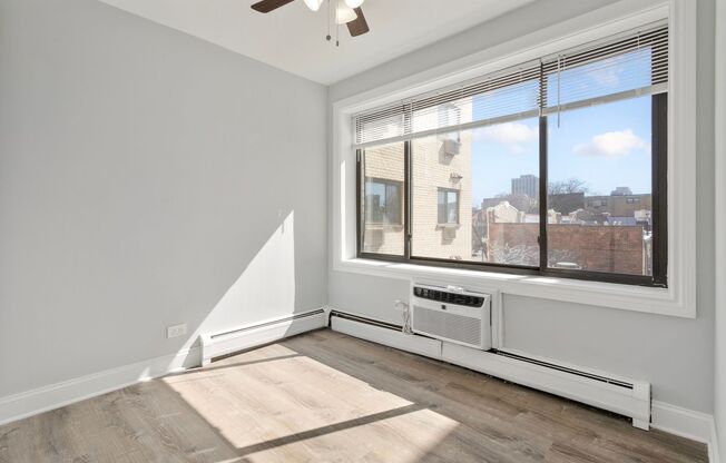 2 beds, 1 bath, $2,100, Unit 446