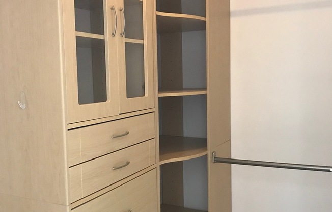 Studio w/Amazing Views, Walk-in Closet, Parking, Laundry On Site, A Must See!