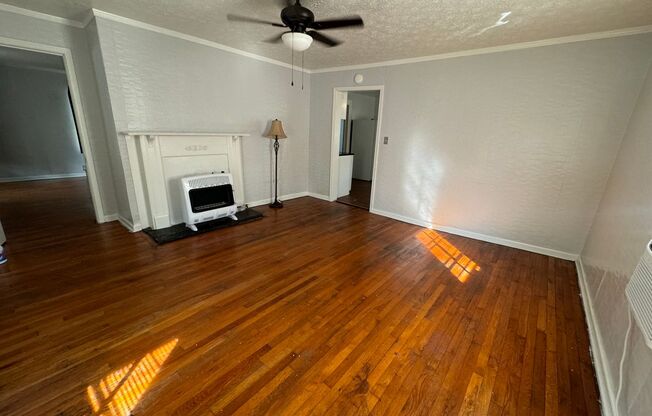 2 beds, 1 bath, $1,100