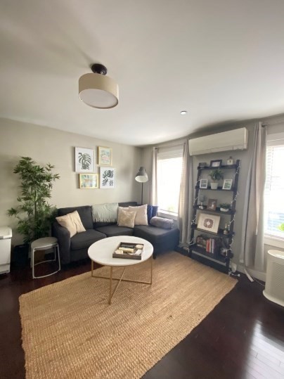 609 E 2 ST