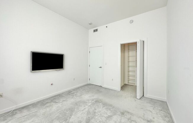 1 bed, 1 bath, $4,200