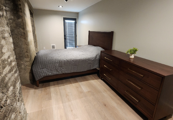 104 W 8 AVE