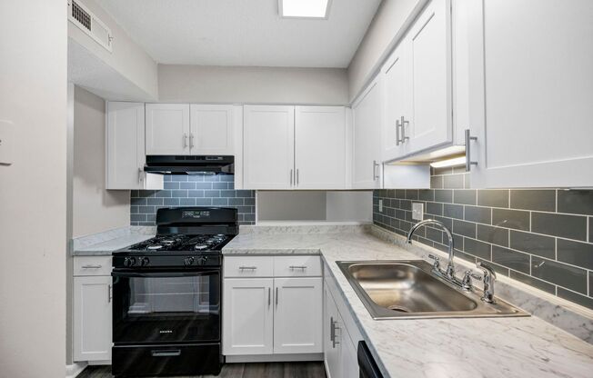 2 beds, 1.5 baths, 850 sqft, $1,095, Unit E15