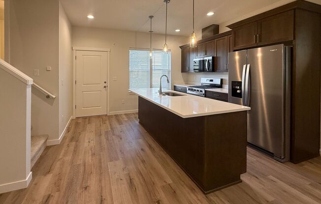 RENT SPECIAL: ½ Off First Full Month's Rent With One Year Lease! ~ Shetterly 352