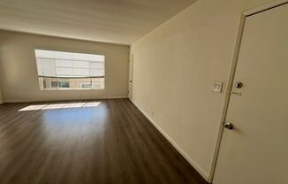 2 beds, 1 bath, $2,450, Unit 4132 1/2