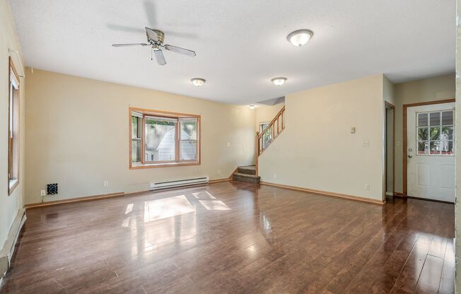 Spacious 6BD/2BA, Close to the U of M! Recently remodeled! Big Living room & Bedrooms! 9/1/25