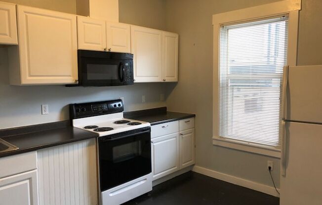 1 bed, 1 bath, 550 sqft, $1,300, Unit 105