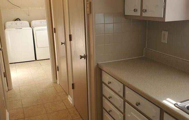 2 beds, 1 bath, $1,000, Unit UNIT A