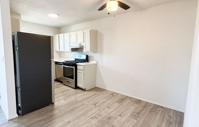 1 bed, 1 bath, 625 sqft, $949, Unit 49-5