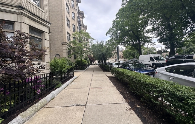 2 beds, 1 bath, 585 sqft, $3,200, Unit 124
