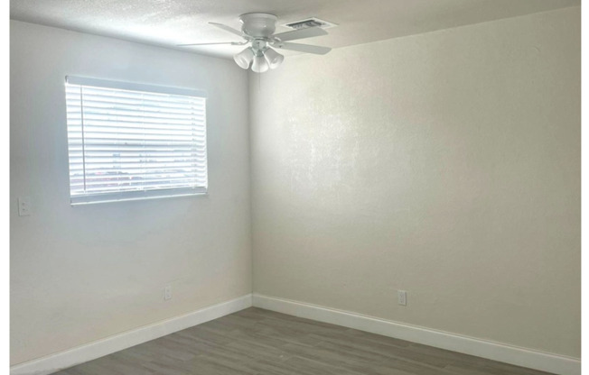 2 beds, 1 bath, $1,800, Unit 5