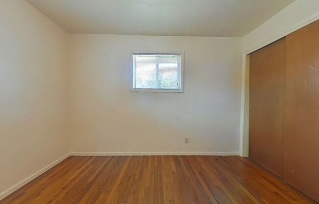 2 Bedroom Duplex ~ Close to Campus