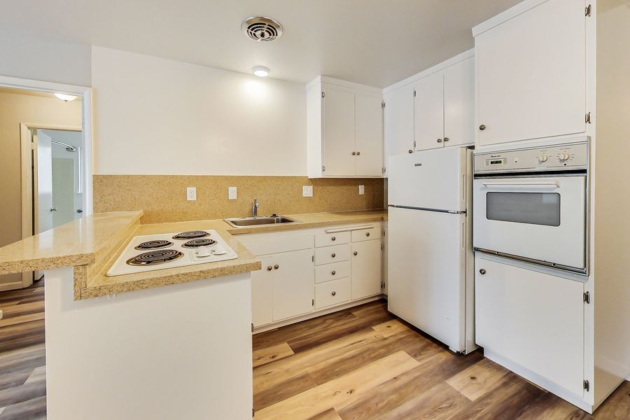210 ATHOL AVE