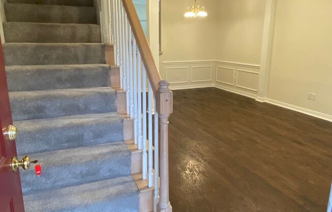 Quiet 2 bedroom townhome close to Downtown Denton Square
