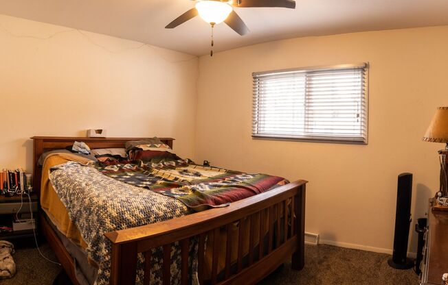 2 beds, 1 bath, $1,200