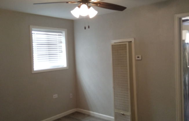 1004 1/2 Elm St