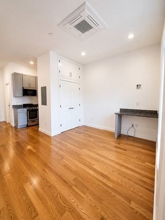 Studio, 1 bath, $1,650, Unit 308