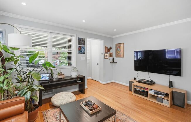Michigan Park Townhome | 4 Bed | 2.5 Bath | 1,700 Sf | Fenced-in Front & Backyard w/ Deck