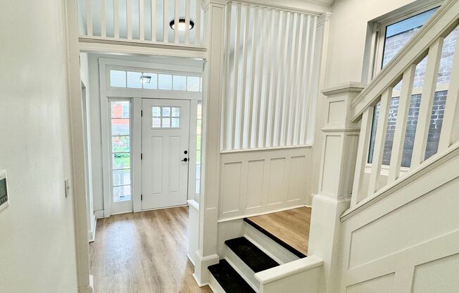 Completely Renovated 3 Bed, 2.5 Bath Home Plus Huge Bonus Room! Tons Of Space - Available Now in Highland Park!