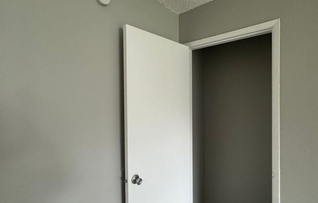 2 beds, 1 bath, 840 sqft, $1,350, Unit 717