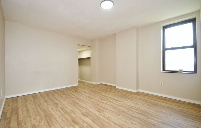 2 beds, 1 bath, $1,000, Unit Unit 1