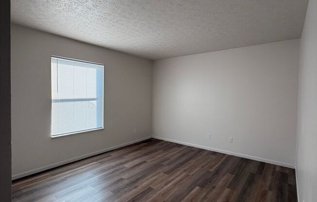 2 beds, 1 bath, 885 sqft, $1,150, Unit 678