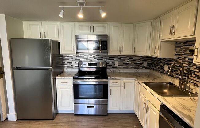 2 beds, 1.5 baths, 950 sqft, $1,545, Unit 116E