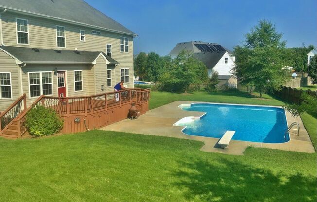 5-Bedroom Pool Home in Stratford Terrace!! Granite Countertops & Stainless Steel Appliances!! Pet Friendly!