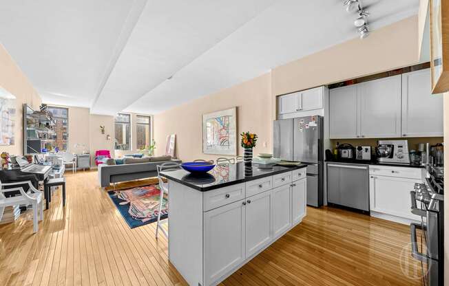 Studio, 1 bath, 990 sqft, $8,000, Unit 8K