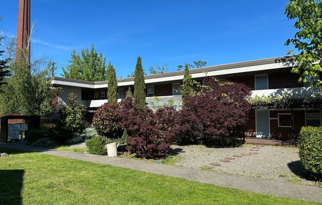 1717 E Jefferson