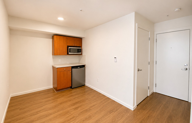 Studio, 1 bath, 176 sqft, $1,095, Unit 4320