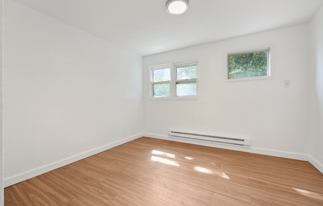 2020 WOODLYNNE AVE