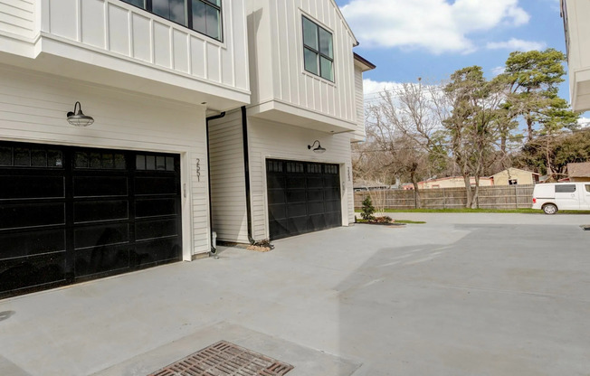 The Grove Oak Forest Apartments