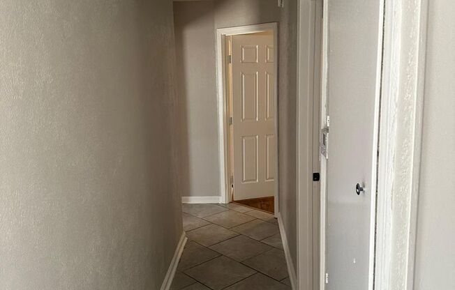 2 beds, 1 bath, $1,300