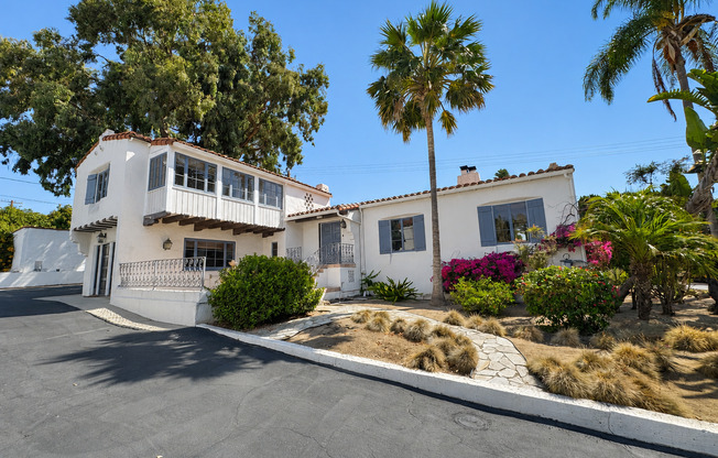 Gorgeous Ventura Home- Great Character, Private Pool, Private Setting